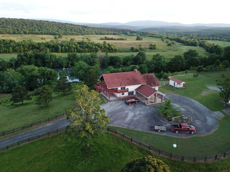 Blackfork River Hunting & Recreational Ranch For Sale in Hodgen