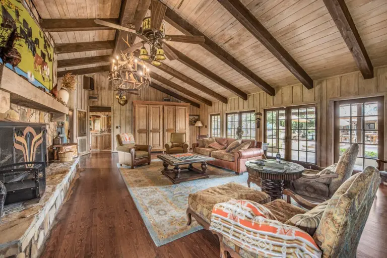 06_3f4023b7-ca79-4e97-ae84-ba758f962423