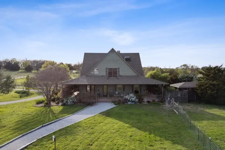 equestrian ranchette in bartonville