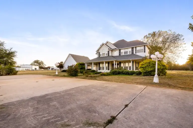 1136 CR 2001 New Boston