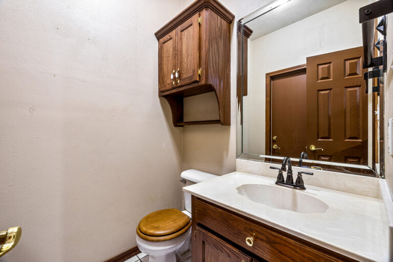 1136 CR 2001 New Boston