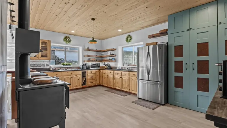 09_99b8fdfc-0010-466d-8db6-7ef749f15d3f