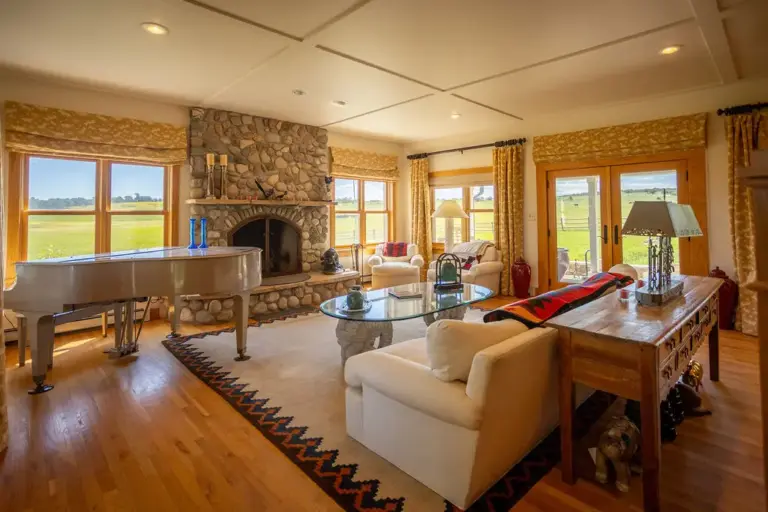 07_9859be79-ca28-47c1-97ea-c16ec9364f94