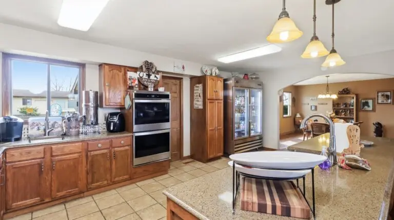 09_93ed0e17-613f-464e-9d3e-5f4634479f7e