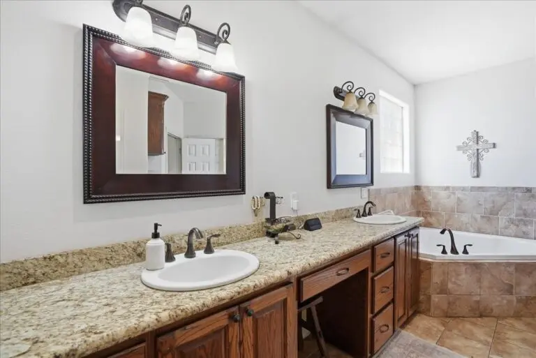 17_8651c1a6-2ec7-402e-9172-438dce782291