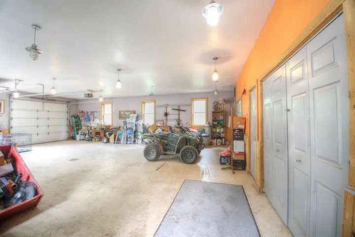 33_4e4206fe-dda4-473b-815f-3774a8deeeeb