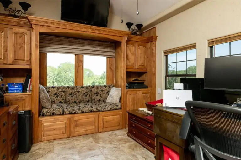 23_e8781195-6794-4784-9634-7c8f6136d542