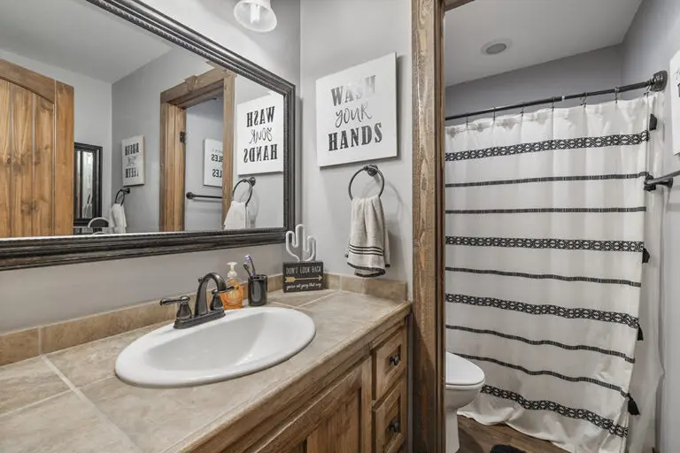 33_c8b0859b-1dda-4958-b500-536d0897ebfe